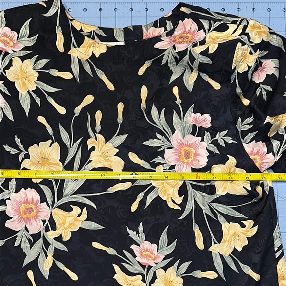 Vintage Nordstrom Black and Gold Boxy Short Sleeve Blouse - Picture 4 of 5